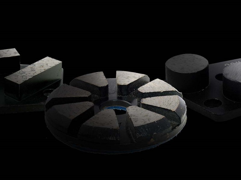 Formas de ferramentas com liga metálica e seus efeitos de retificação