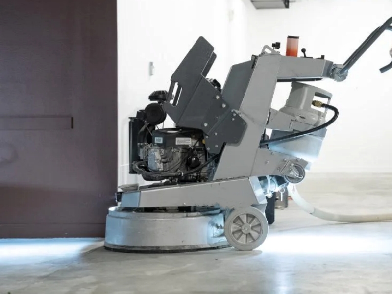 Desvendando as etapas do polimento de pisos de concreto