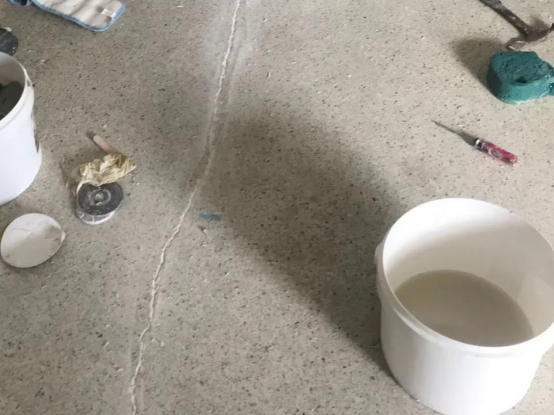 Solucionando o problema de rachaduras e lascas em pisos de terrazzo
