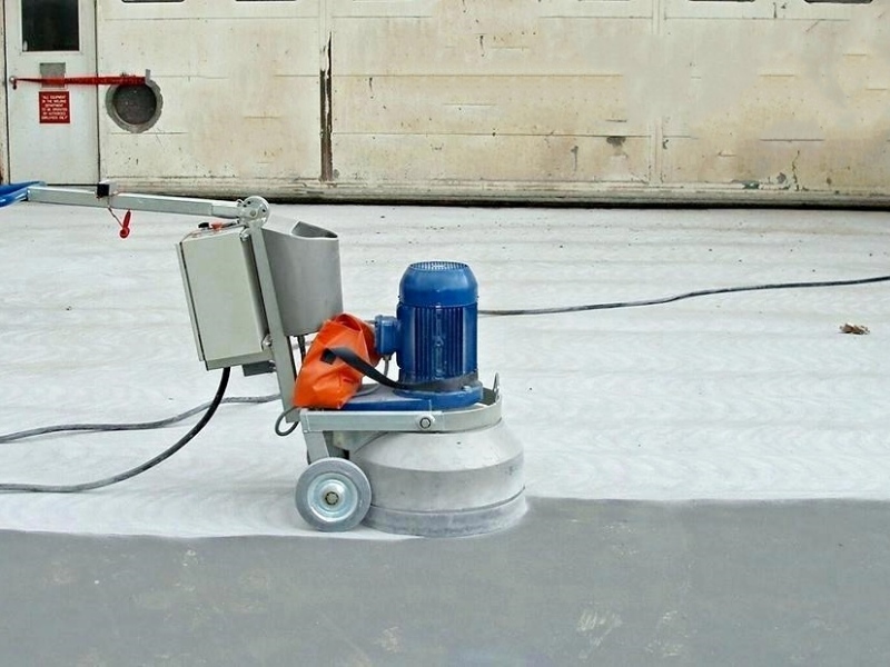 Resolvendo os problemas mais persistentes no lixamento de pisos de concreto