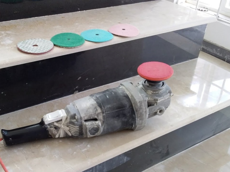 Ferramentas de precisão para aperfeiçoar degraus e bordas de pisos