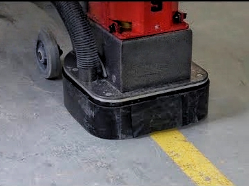 Removendo linhas de tinta com ferramentas diamantadas